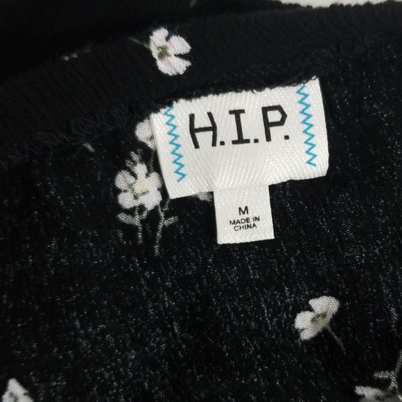 H.I.P. cold shoulder crop med - Picture 3 of 3